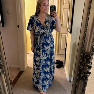 Elegant Blue Leaf Print Maxi Dress